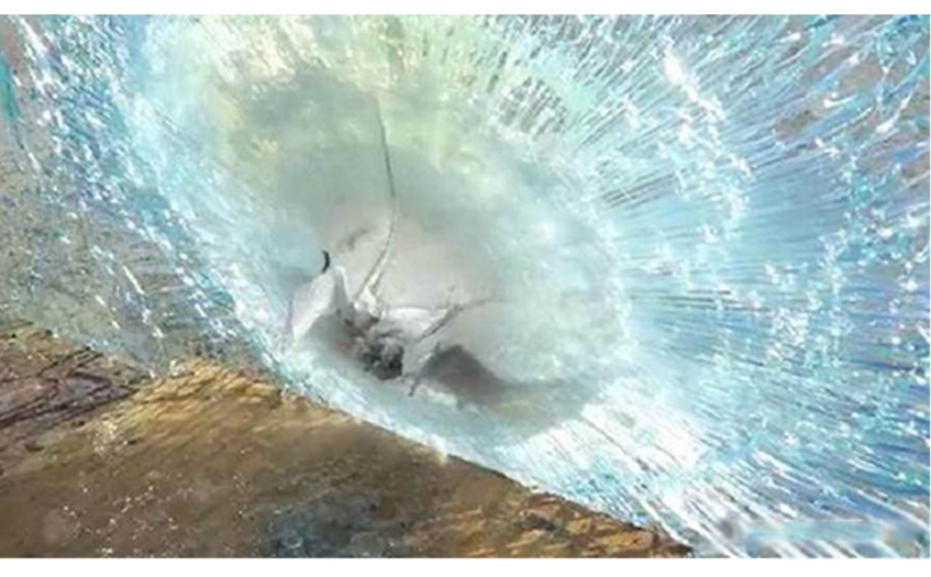 防弹玻璃被射穿